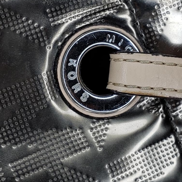 MICHAEL KORS Metallic Pewter Mirror Logo PVC & Leather North South Jet Set Tote - Picture 10 of 16